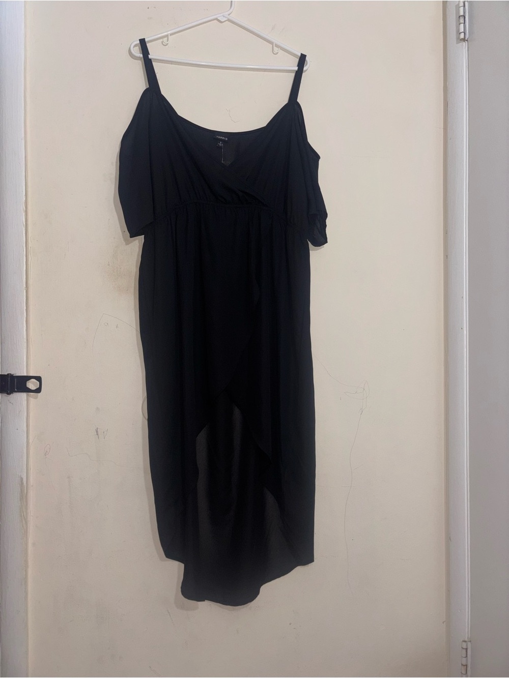 Torrid Black Hi-Lo Cold Shoulder
Georgette Tunic Size 3‎
